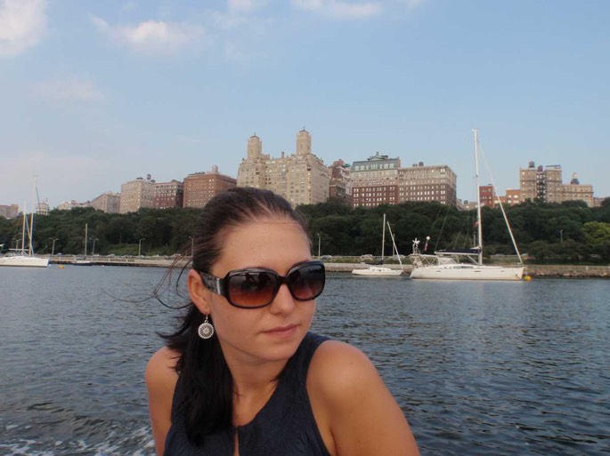 NY Steffi im Dingi [Desktop Auflösung]